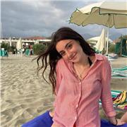 Sono una studentessa di Medicina e Chirurgia presso l'università di Parma, diplomato al liceo scientifico indirizzo scienze appli